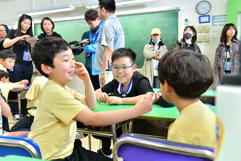 HKAIH小球員友賽神秘「冰」團 識英雄重英雄 比賽以外更重互相交流