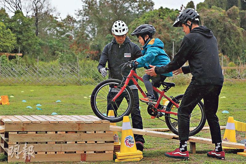 上一課：親子齊學 體會飛越障礙快感 踏山地車穿梭郊野