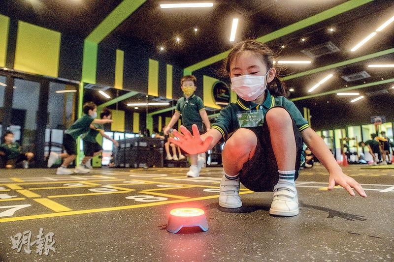 體能發展：重點發展體育科 平衡學業  動感校園 設健身室操fit學生