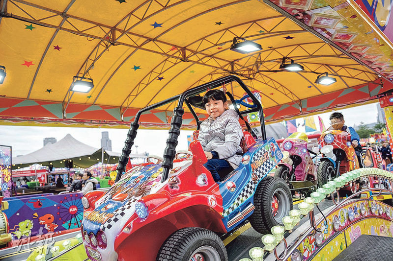 好去處：瀡巨型滑梯 坐過山車騎馬仔 嘉年華30攤位 贏公仔滿載而歸