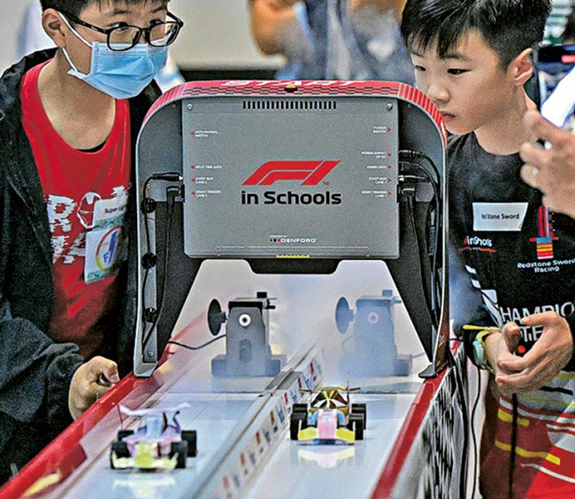 「賽車」小子：賽車模型STEM課程  學驗車、設計與工程  小學冠軍「F1車隊」 出戰英國